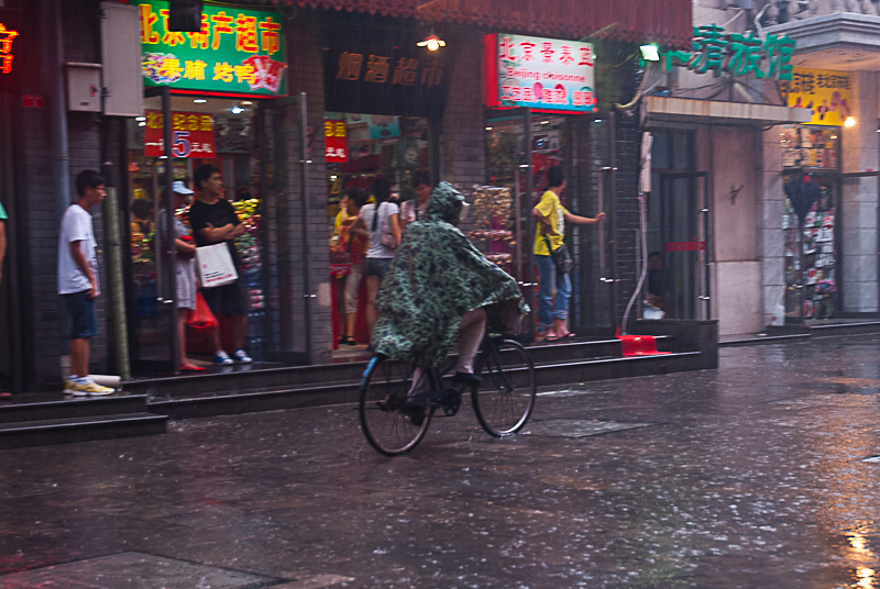 Lluvia en Pekin VII – Camuflaje para lluvia