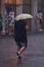 Lluvia en Pekin II – Gran hombre paraguas pequeÃ±o